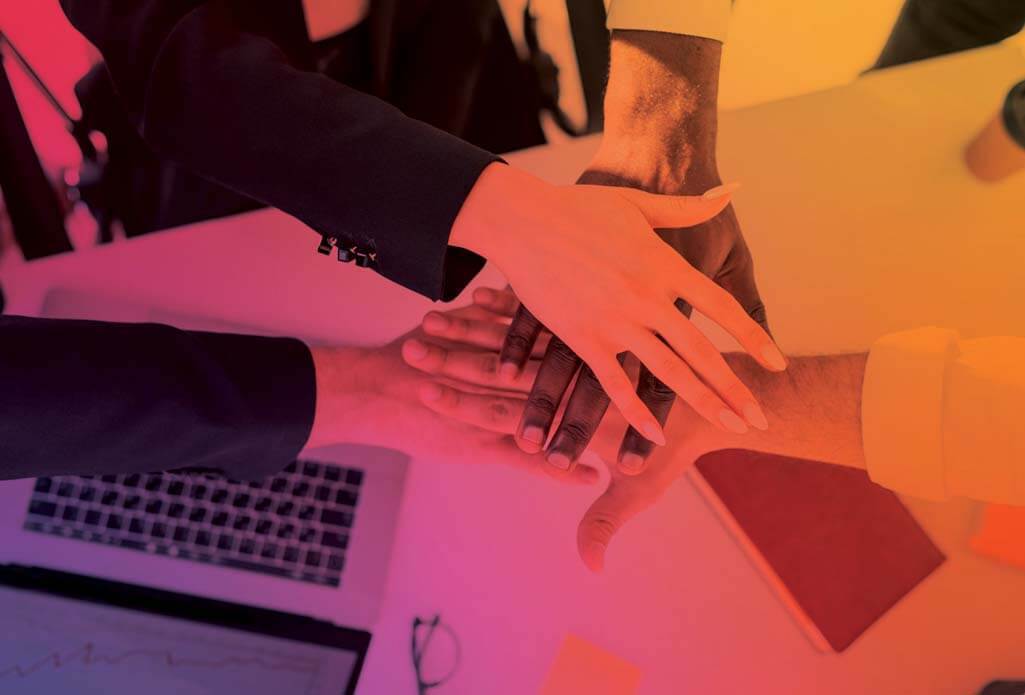 Managers_Build_Connections_Through_Team_Building_