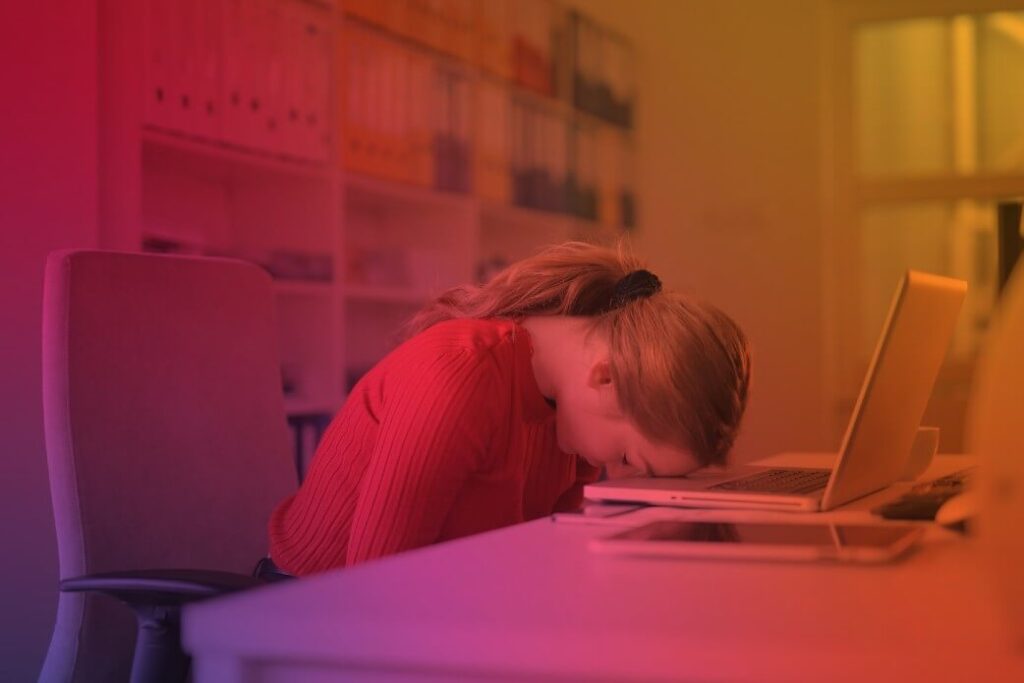 unengaged_employees_waste_time_(1)